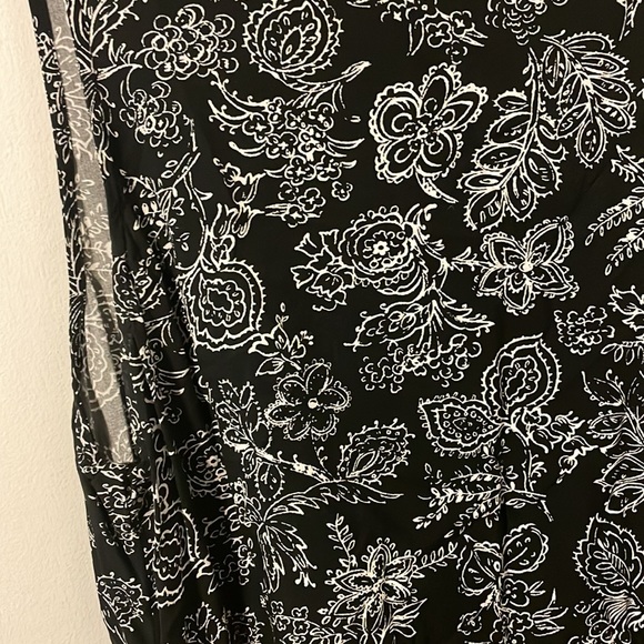 Black and White Dress - Picture 2 of 4